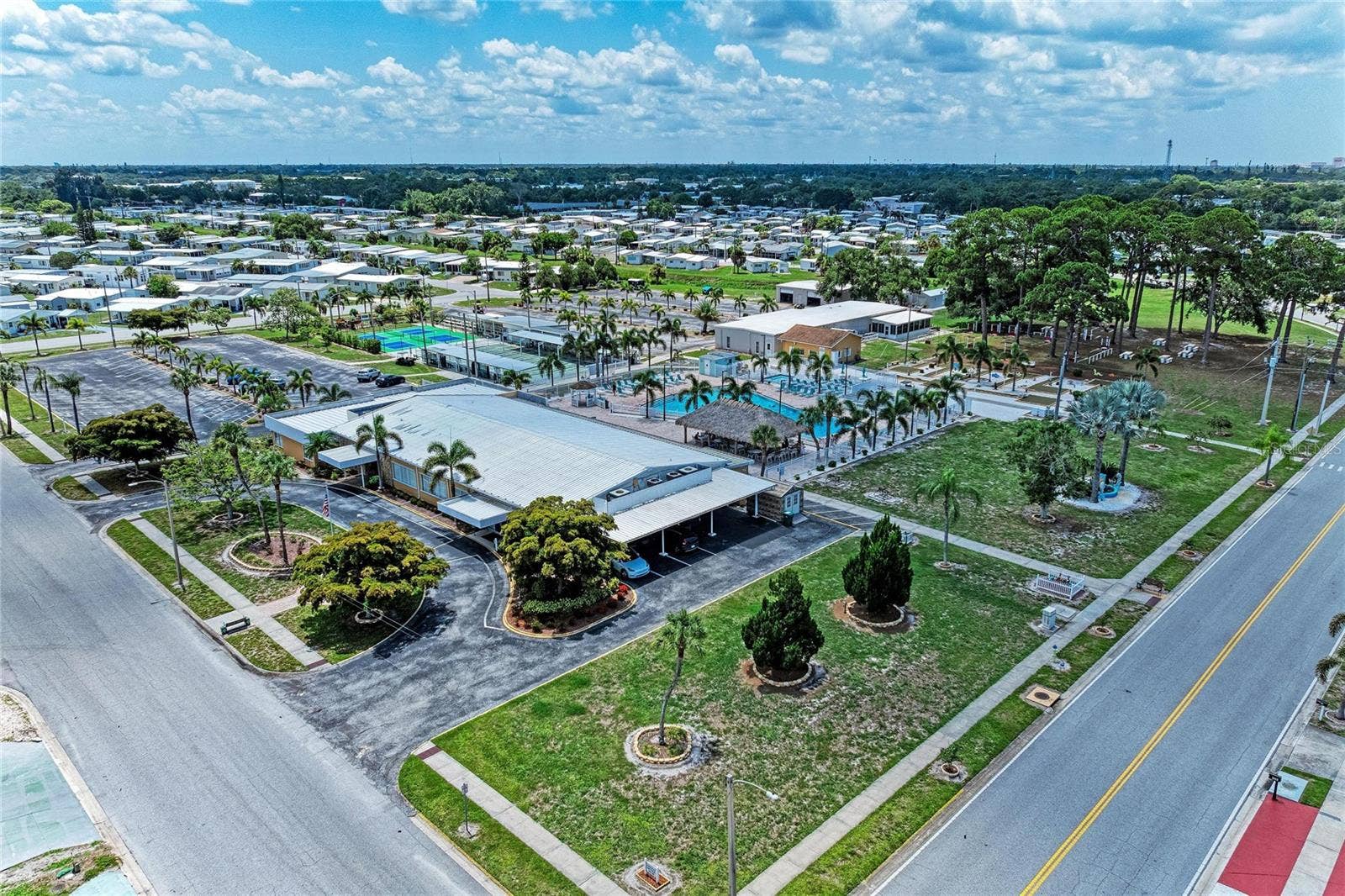 4924 OAKLAND HILLS AVENUE, Sarasota, FL 34234 4924 OAKLAND HILLS AVENUE, Sarasota, FL 34234