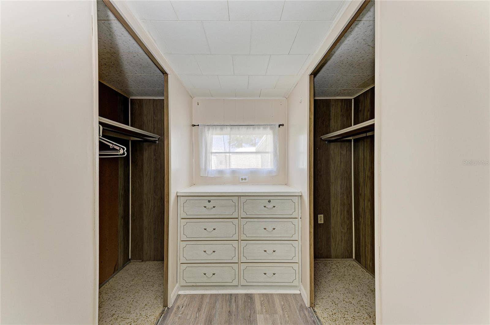 4924 OAKLAND HILLS AVENUE, Sarasota, FL 34234 Master bedroom closet
