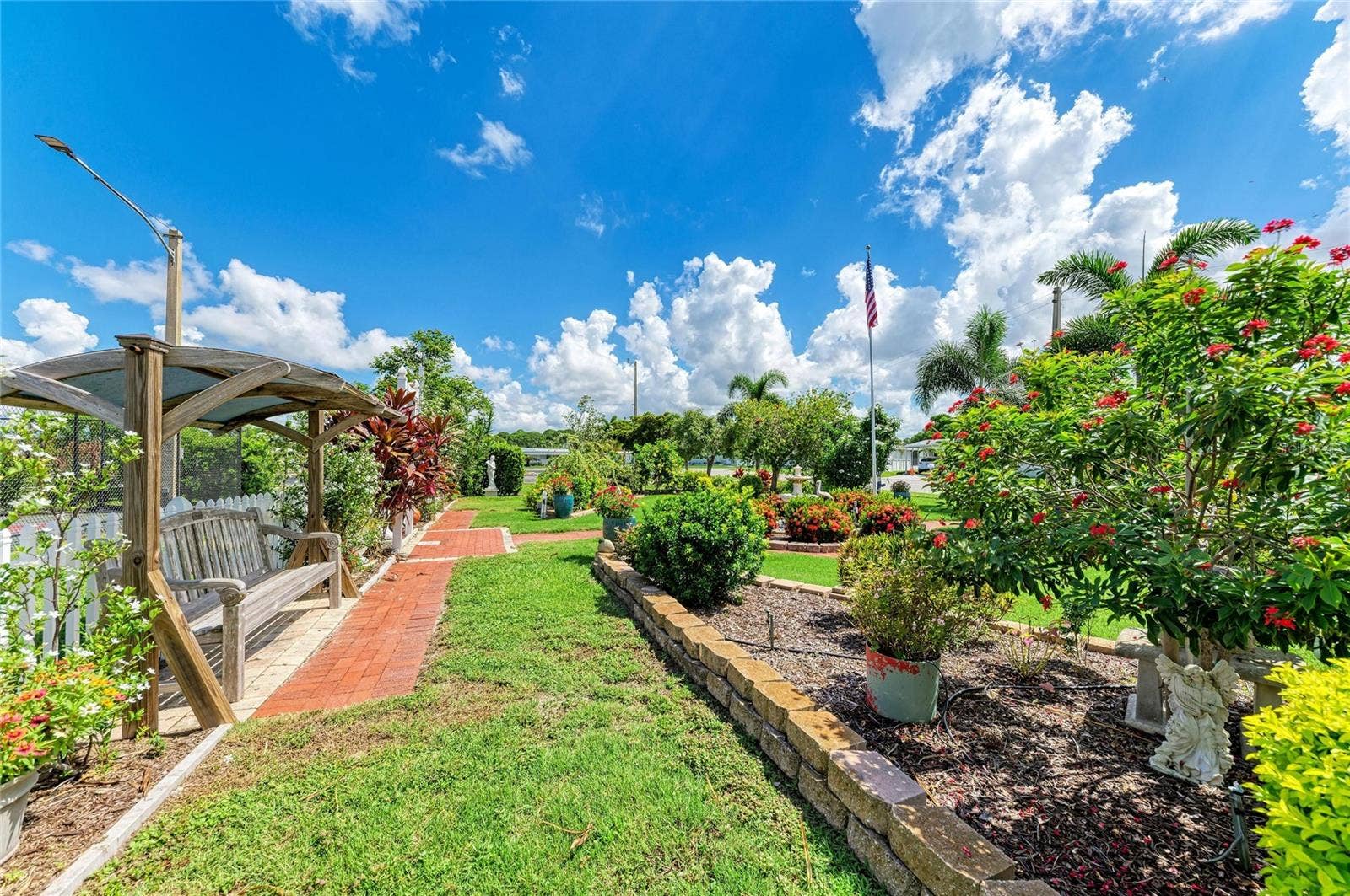 4924 OAKLAND HILLS AVENUE, Sarasota, FL 34234 Community park