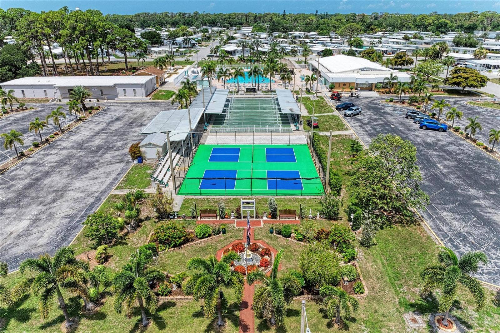4924 OAKLAND HILLS AVENUE, Sarasota, FL 34234 4924 OAKLAND HILLS AVENUE, Sarasota, FL 34234