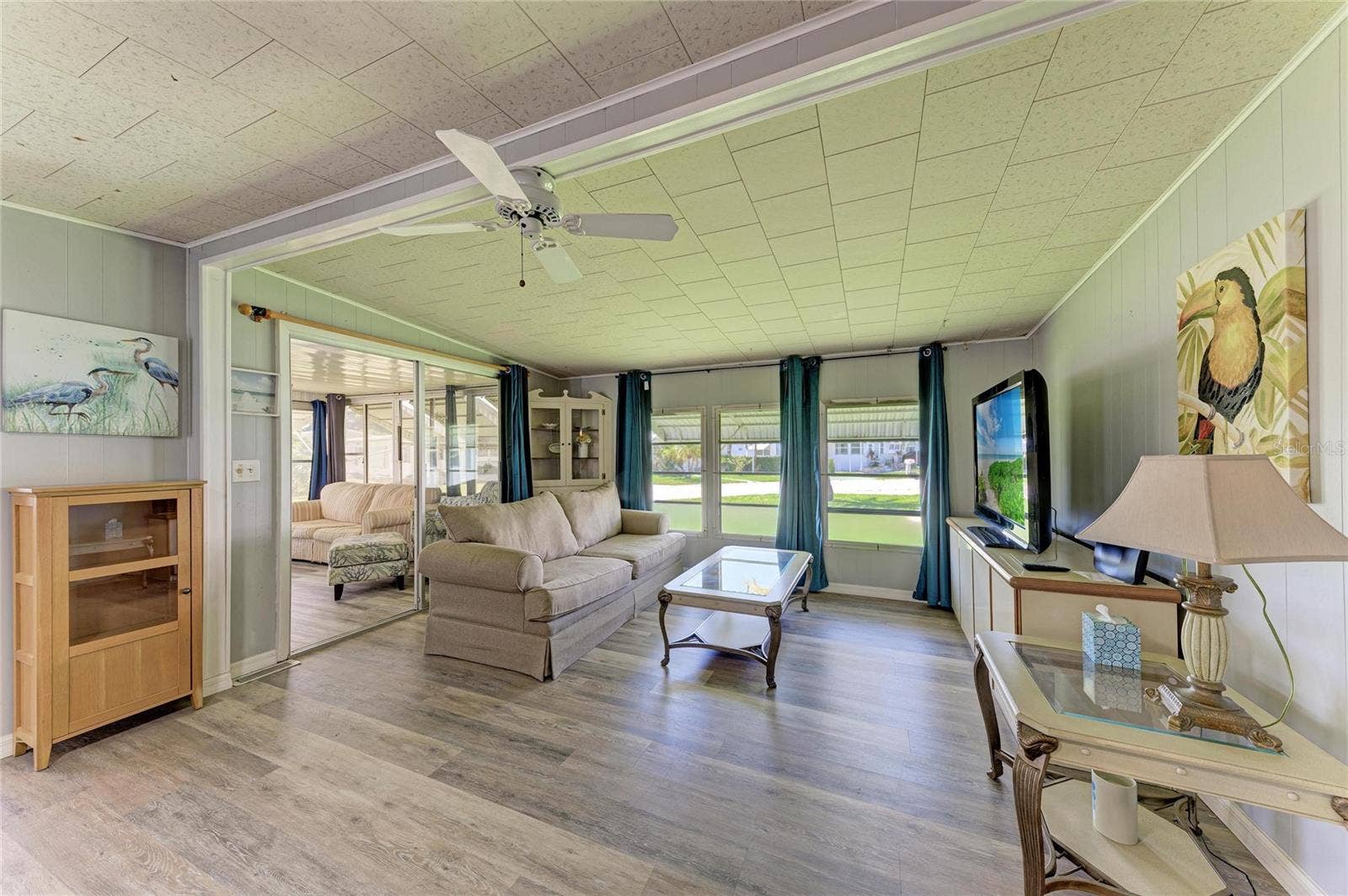4924 OAKLAND HILLS AVENUE, Sarasota, FL 34234 Living room