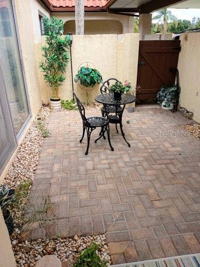 1010 W FAITH CIRCLE, #20, Bradenton, FL 34212 Front patio