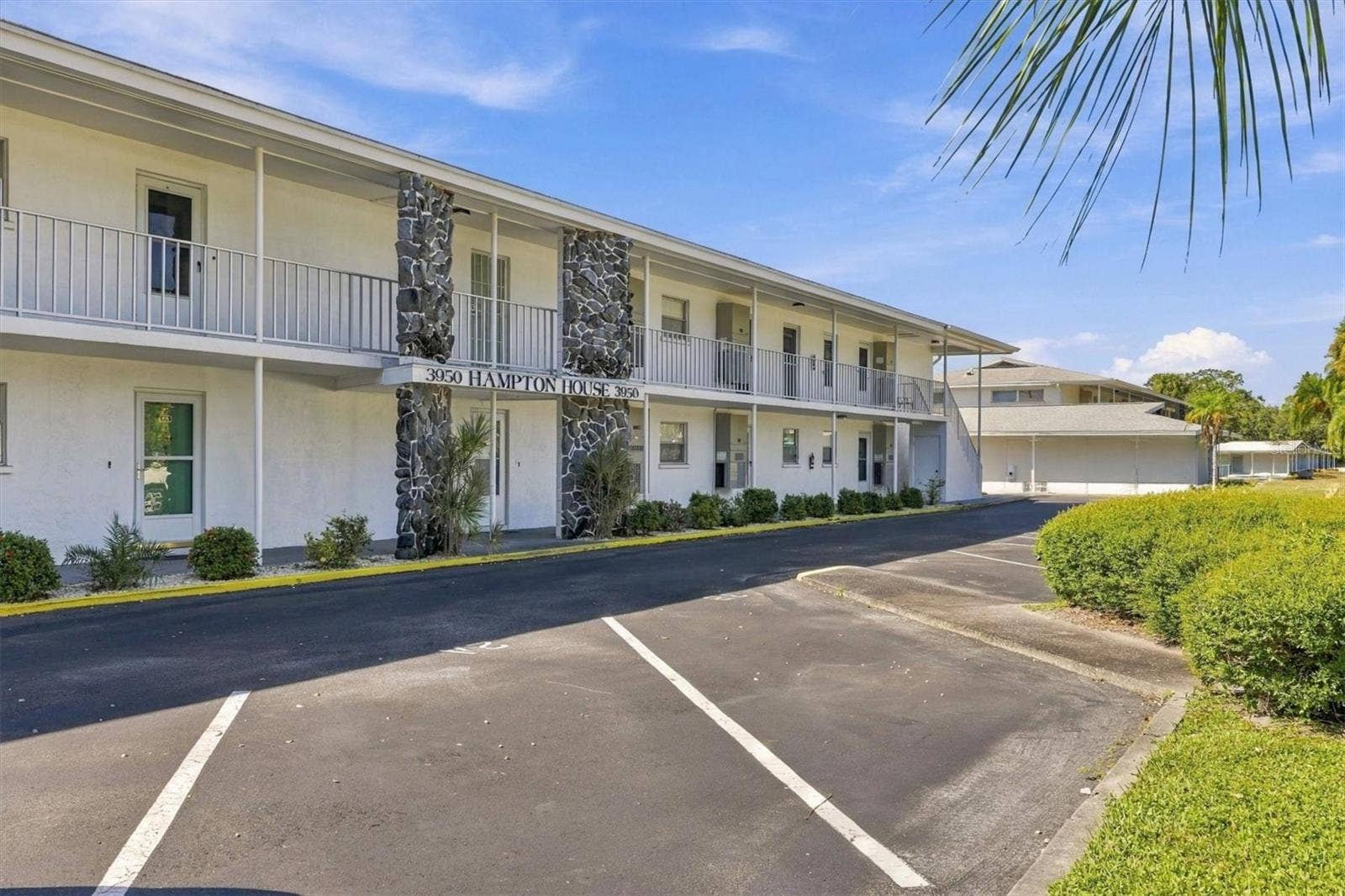 3950 ROXANE BOULEVARD, #3B, Sarasota, FL 34235 2nd floor condo