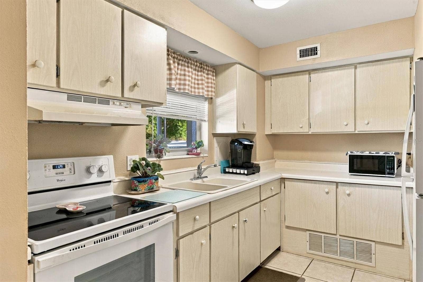 3950 ROXANE BOULEVARD, #3B, Sarasota, FL 34235 stove in kitchen