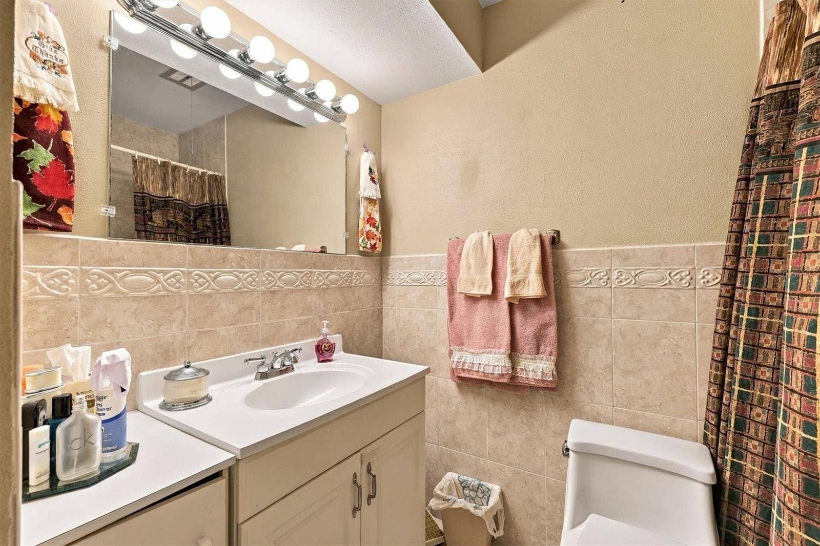 3950 ROXANE BOULEVARD, #3B, Sarasota, FL 34235 bathroom