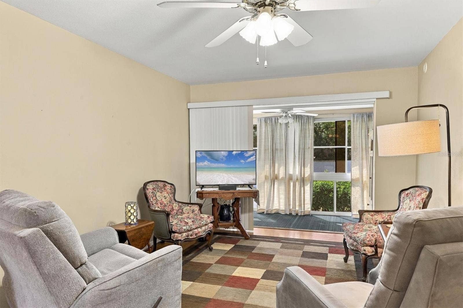 3950 ROXANE BOULEVARD, #3B, Sarasota, FL 34235 spacious living area