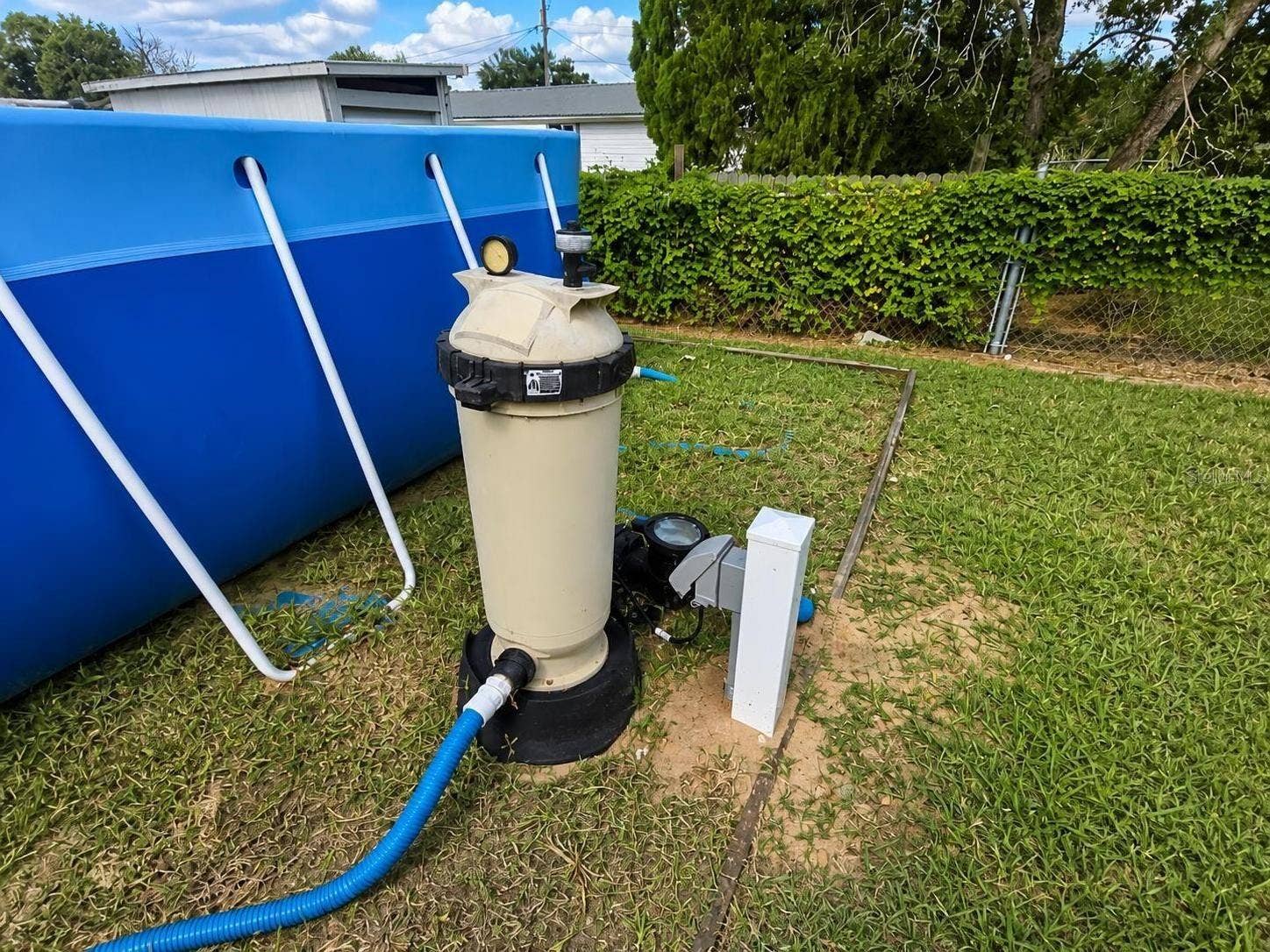 2074 W HIBISCUS ROAD, Avon Park, FL 33825 Pool pump with own electrical outlet