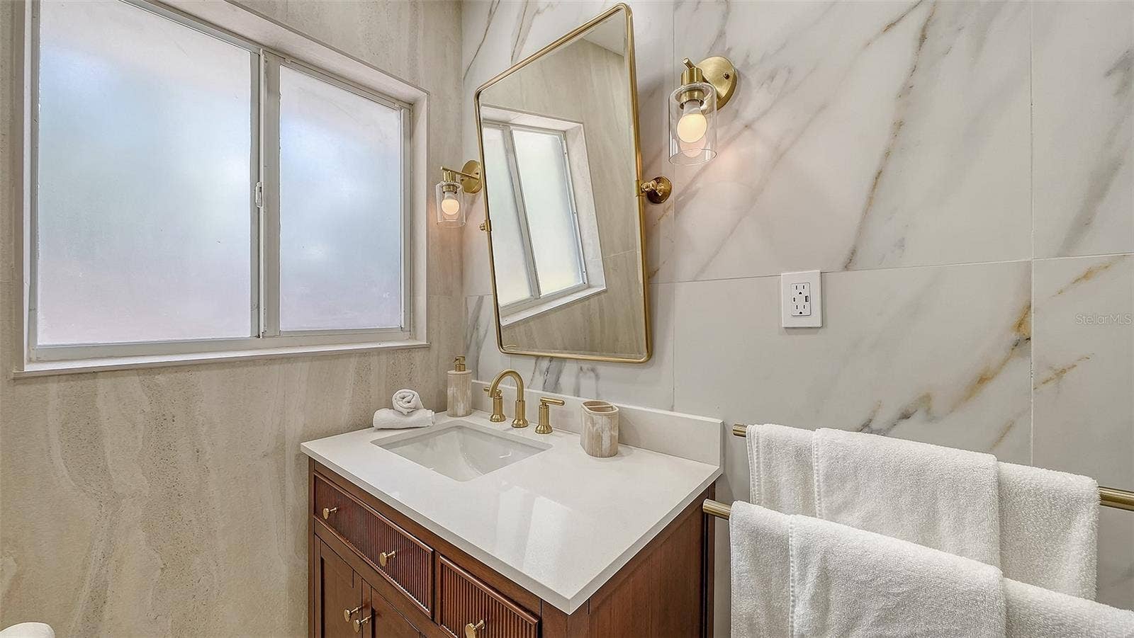 2375 DATURA STREET, Sarasota, FL 34239 2375 DATURA STREET, Sarasota, FL 34239