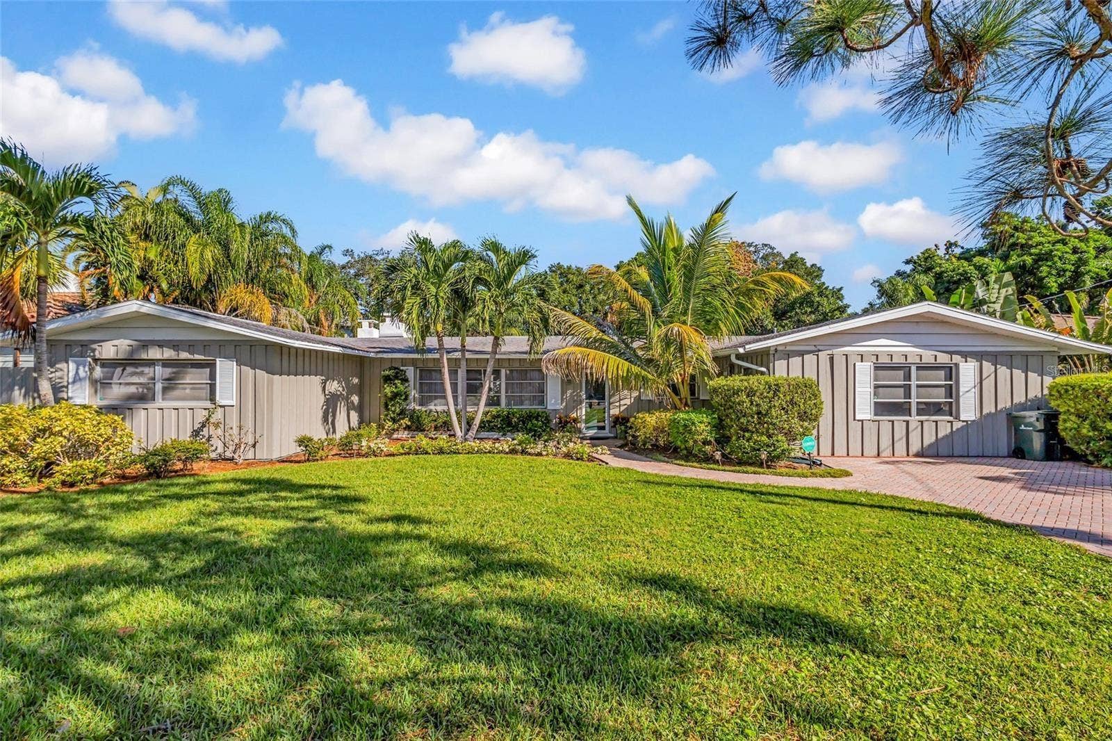 1605 N LAKE SHORE DRIVE, Sarasota, FL 34231 1605 N LAKE SHORE DRIVE, Sarasota, FL 34231