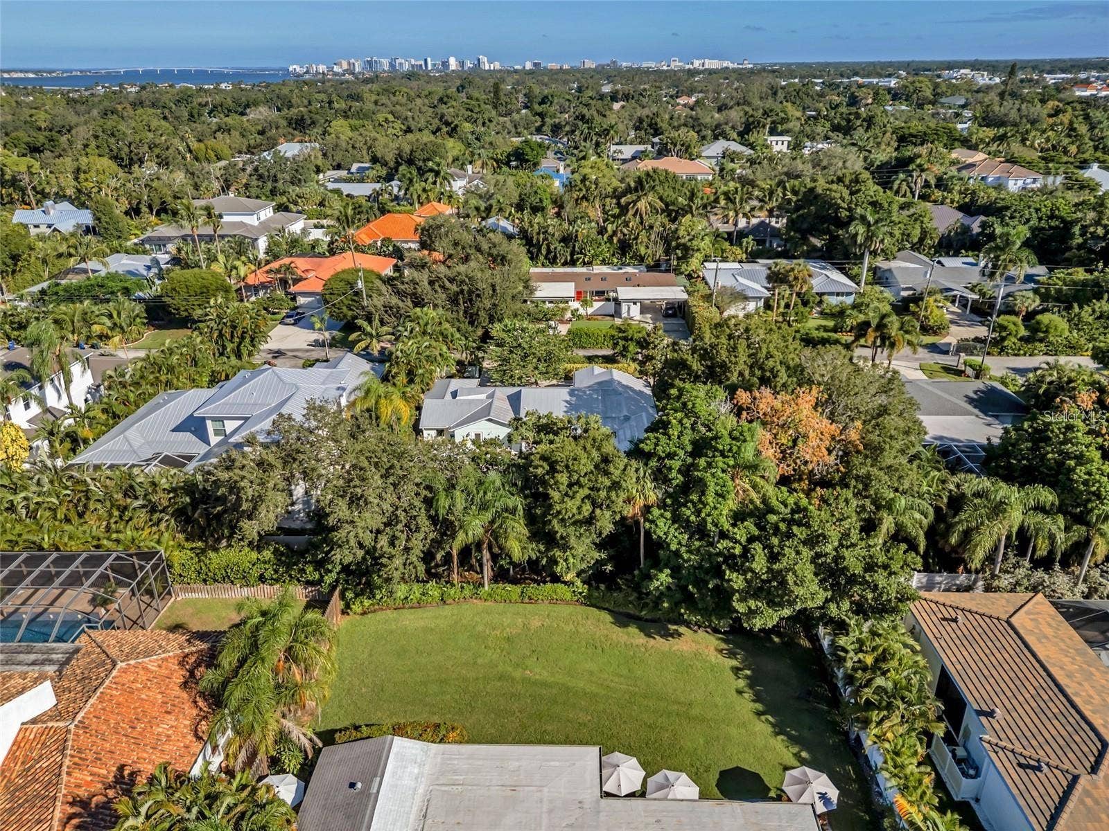 1605 N LAKE SHORE DRIVE, Sarasota, FL 34231 1605 N LAKE SHORE DRIVE, Sarasota, FL 34231