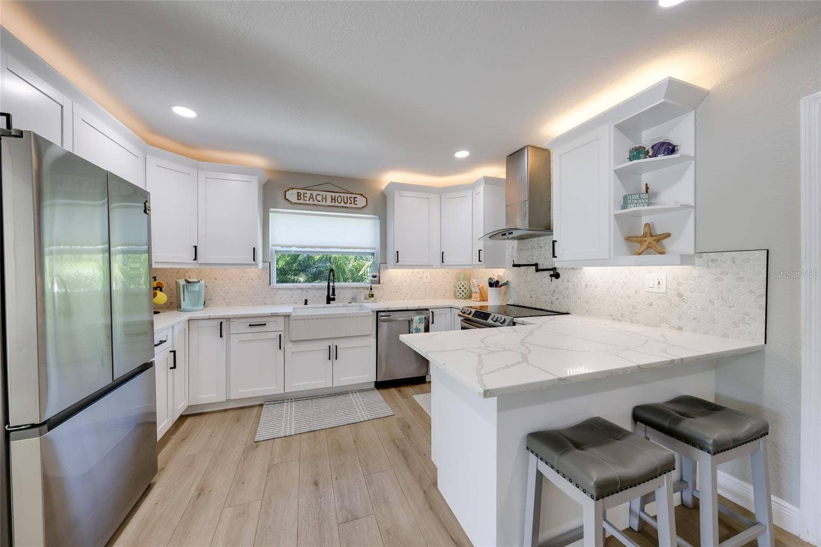 6311 1ST AVENUE W, Bradenton, FL 34209 6311 1ST AVENUE W, Bradenton, FL 34209
