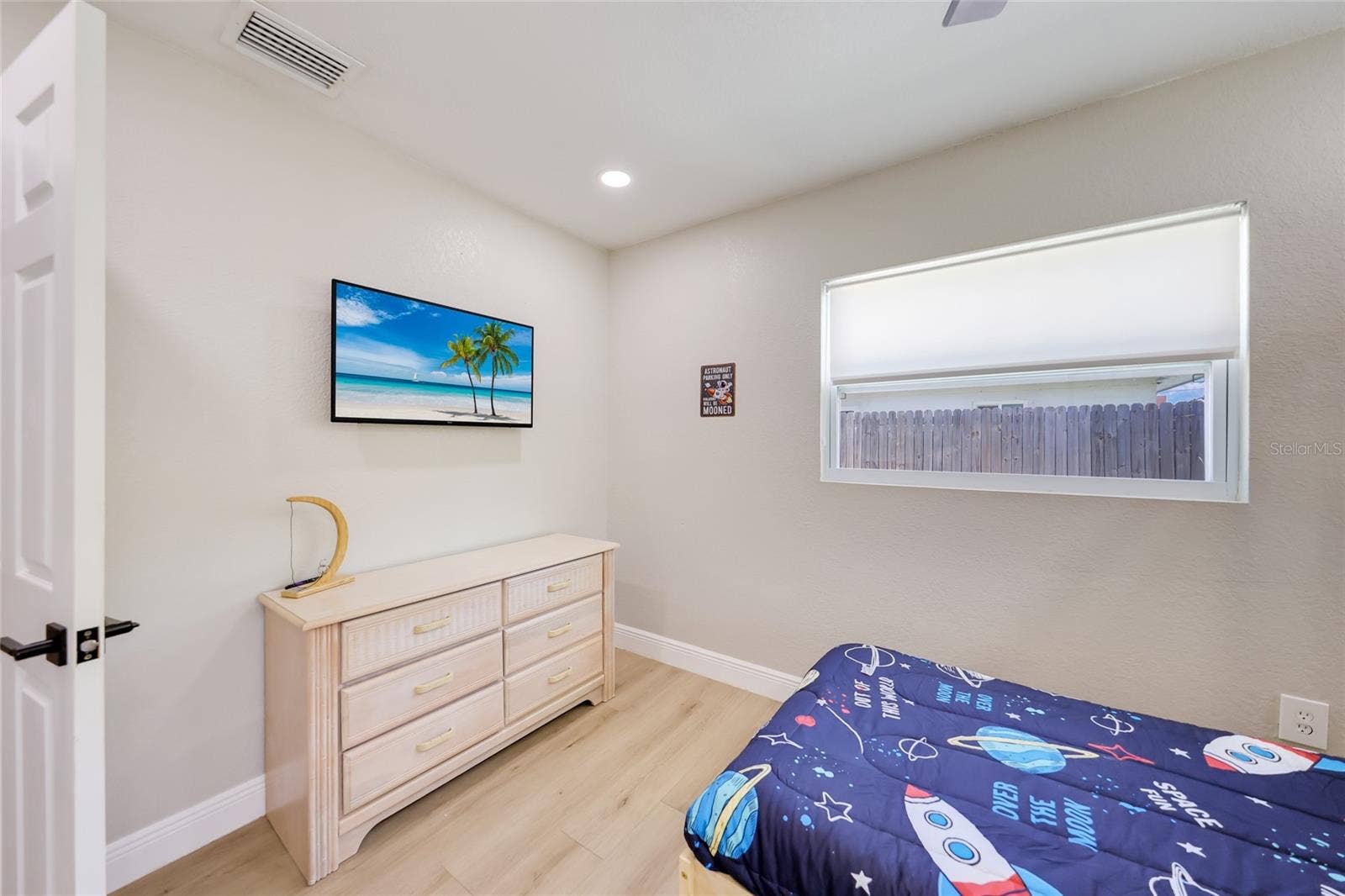 6311 1ST AVENUE W, Bradenton, FL 34209 6311 1ST AVENUE W, Bradenton, FL 34209