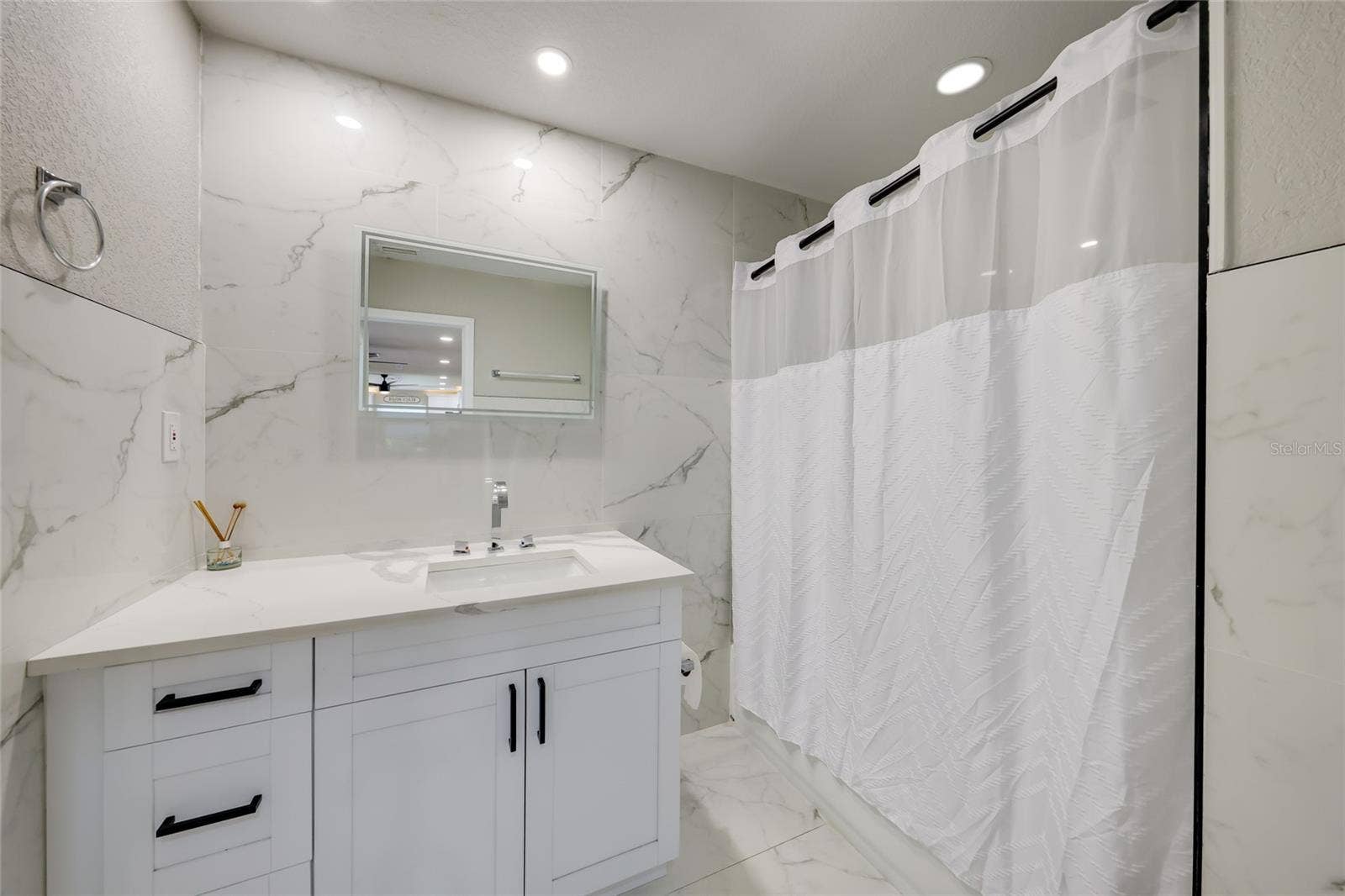 6311 1ST AVENUE W, Bradenton, FL 34209 6311 1ST AVENUE W, Bradenton, FL 34209