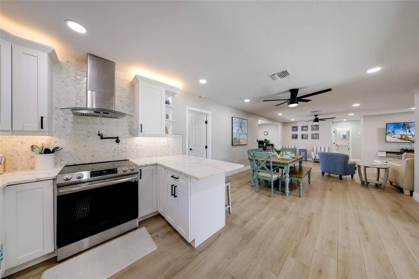 6311 1ST AVENUE W, Bradenton, FL 34209 6311 1ST AVENUE W, Bradenton, FL 34209