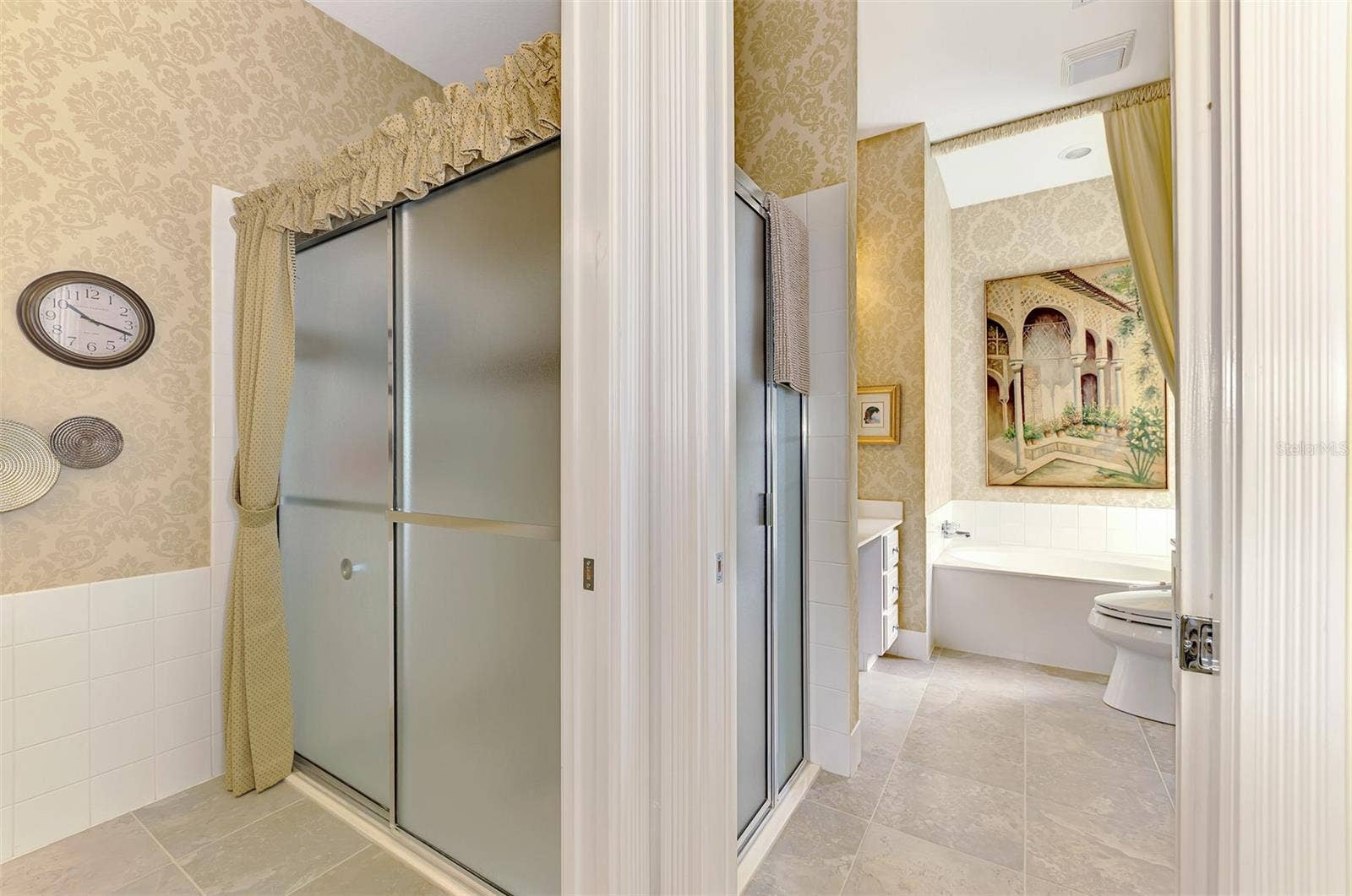 5882 BENEVENTO DRIVE, Sarasota, FL 34238 5882 BENEVENTO DRIVE, Sarasota, FL 34238