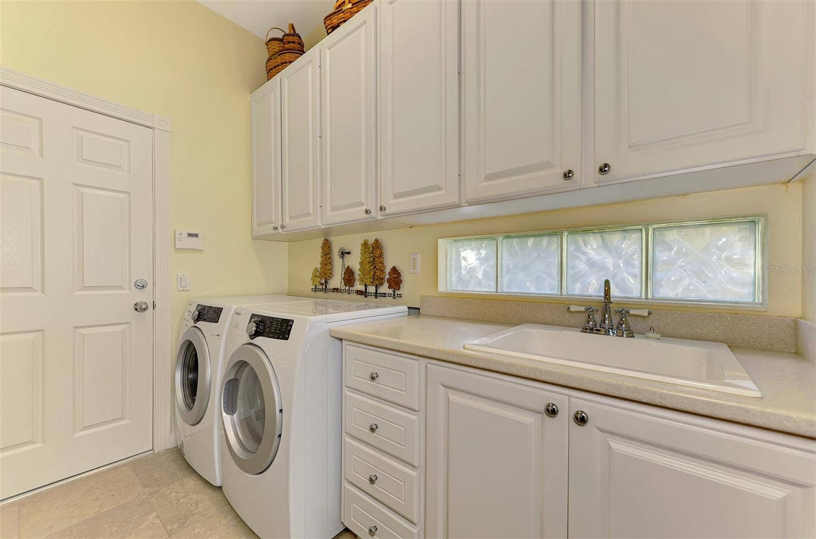 5882 BENEVENTO DRIVE, Sarasota, FL 34238 5882 BENEVENTO DRIVE, Sarasota, FL 34238