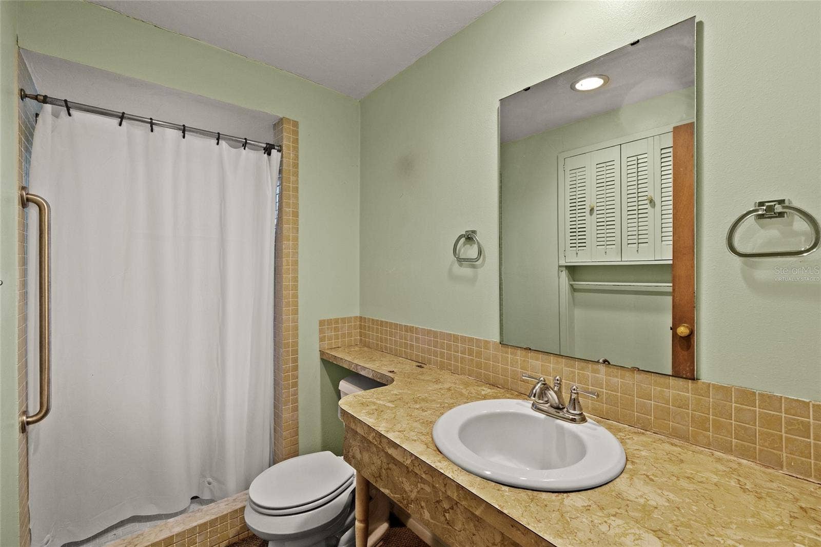 5202 19TH STREET W, Bradenton, FL 34207 Virtually staged and updated.