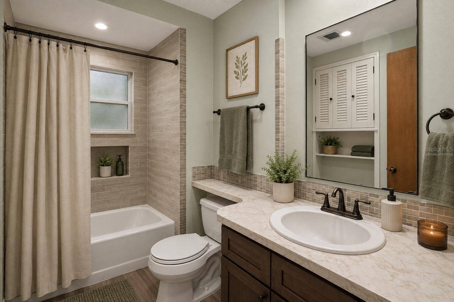 5202 19TH STREET W, Bradenton, FL 34207 Virtually staged bathroom