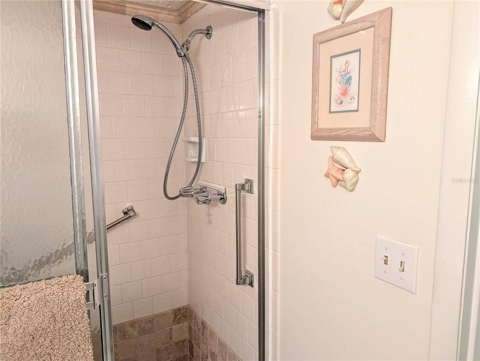3779 LAKE BAYSHORE DRIVE, #H-402, Bradenton, FL 34205 Shower