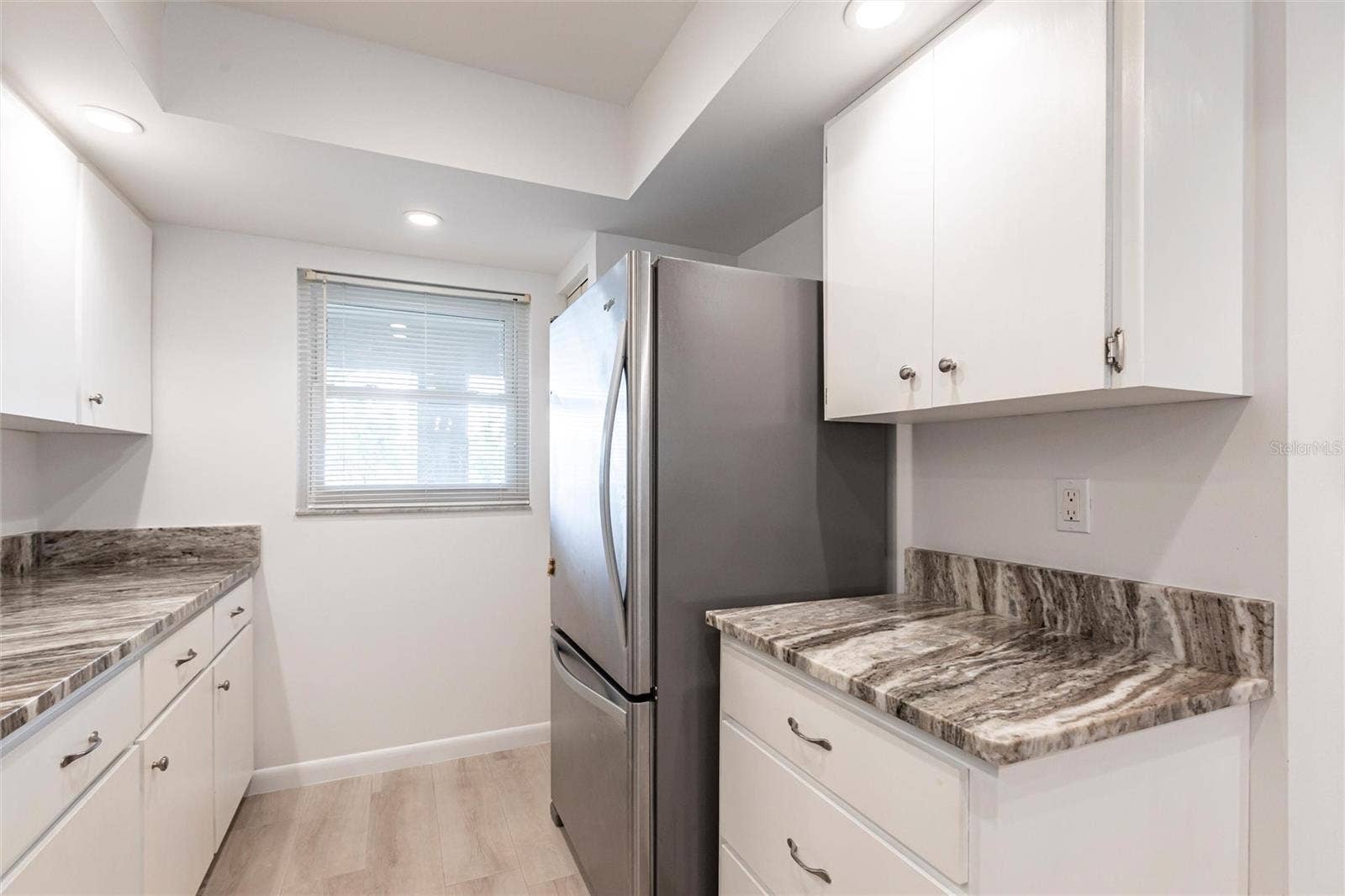 Kitchen w/ Pantry