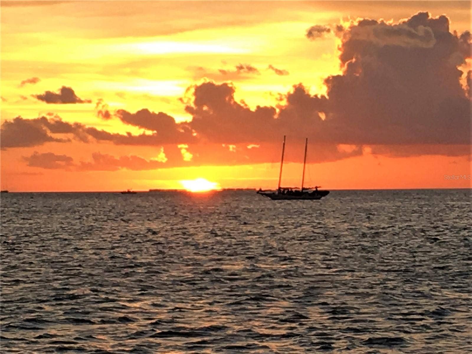 Siesta Key Sunsets only 4 Minutes Away!