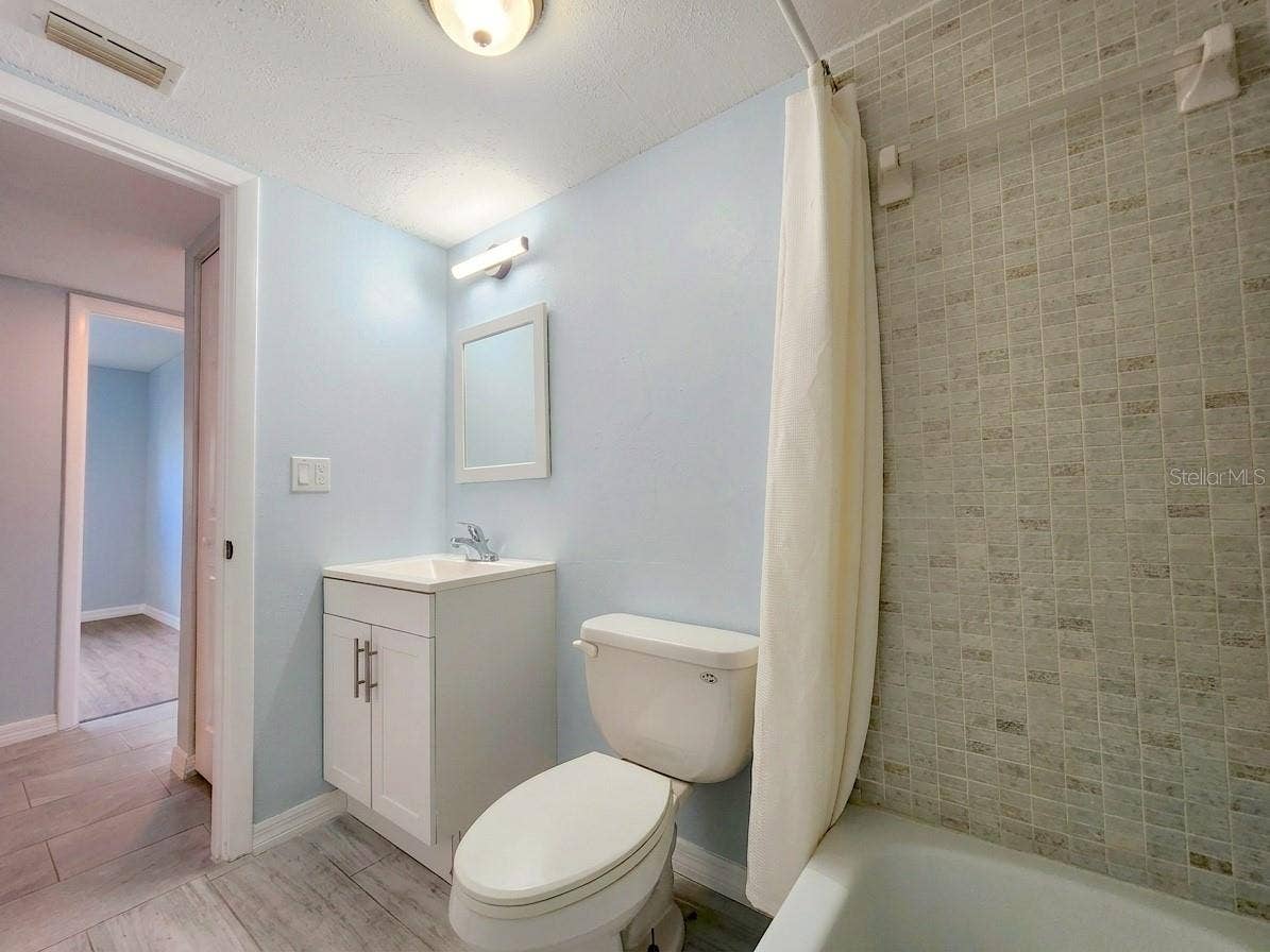 2688 CLUBHOUSE DRIVE, #201, Sarasota, FL 34232 2688 CLUBHOUSE DRIVE, #201, Sarasota, FL 34232