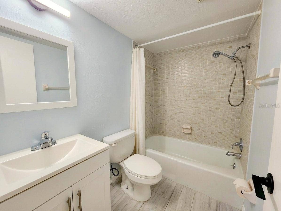 2688 CLUBHOUSE DRIVE, #201, Sarasota, FL 34232 2688 CLUBHOUSE DRIVE, #201, Sarasota, FL 34232