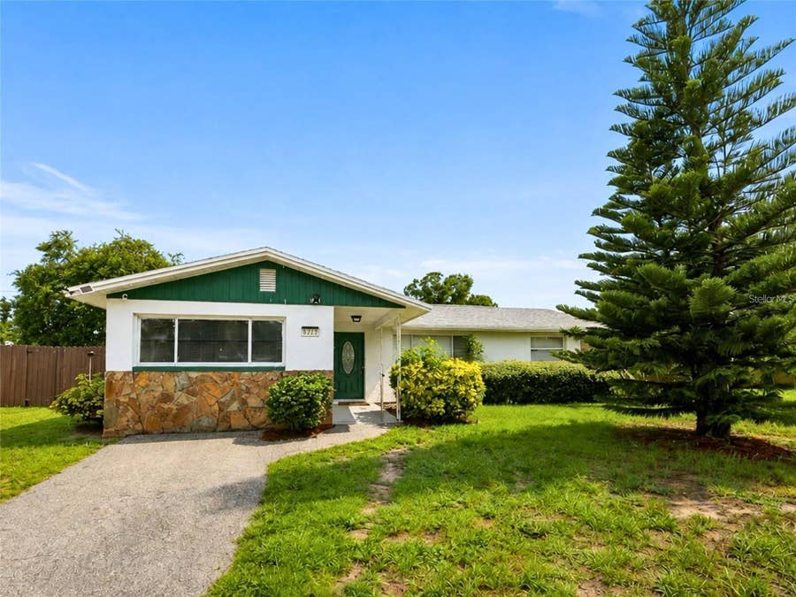 Property photo for 8628 MAGNOLIA DRIVE, Seminole, FL