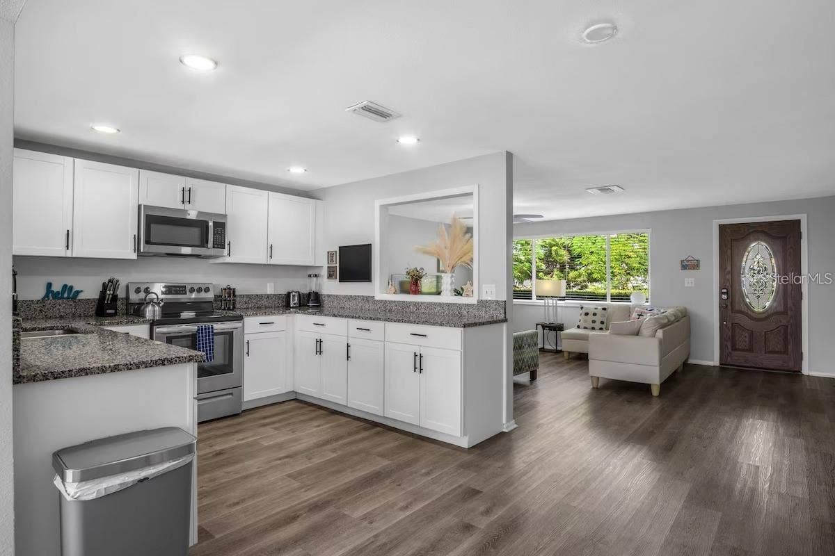 8628 MAGNOLIA DRIVE, Seminole, FL 33777 8628 MAGNOLIA DRIVE, Seminole, FL 33777