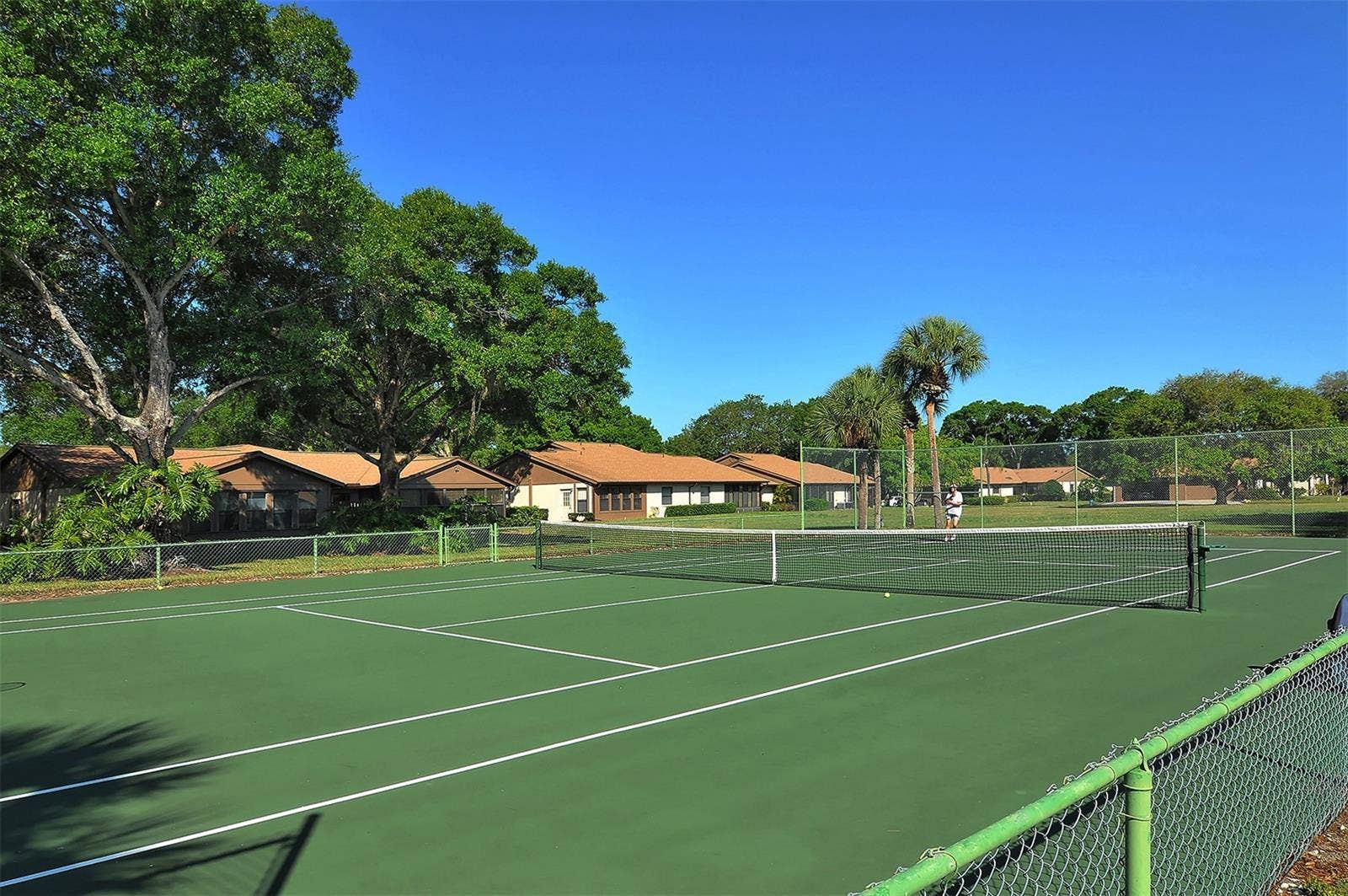 Tennis/pickle ball court