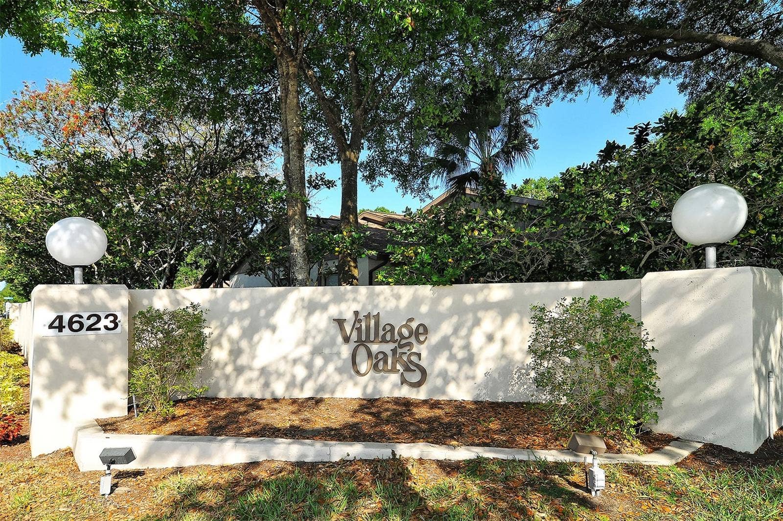 510 OAK HILL CIRCLE, #9, Sarasota, FL 34232