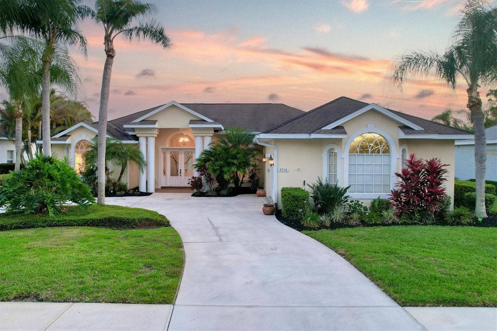 9910 LAUREL VALLEY AVENUE CIRCLE, Bradenton, FL 34202 9910 LAUREL VALLEY AVENUE CIRCLE, Bradenton, FL 34202