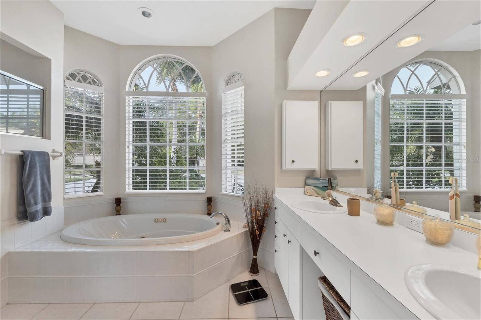 9910 LAUREL VALLEY AVENUE CIRCLE, Bradenton, FL 34202 9910 LAUREL VALLEY AVENUE CIRCLE, Bradenton, FL 34202