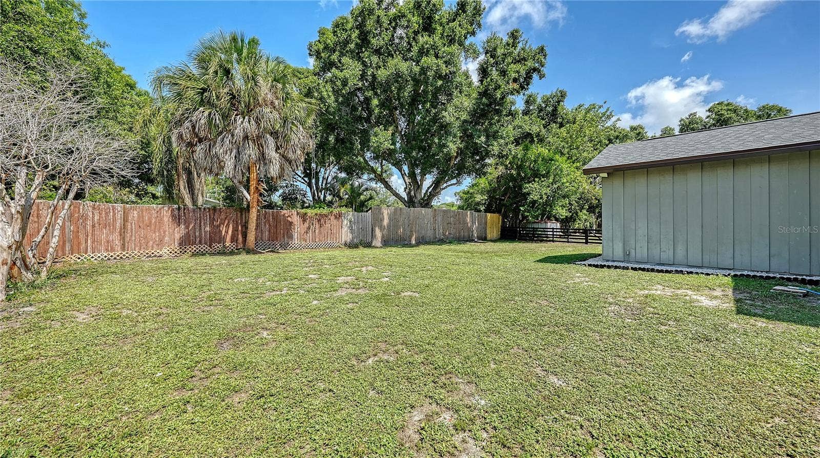 4842 + LOT 8 & 9 NUTMEG AVENUE, Sarasota, FL 34231 Side Yard