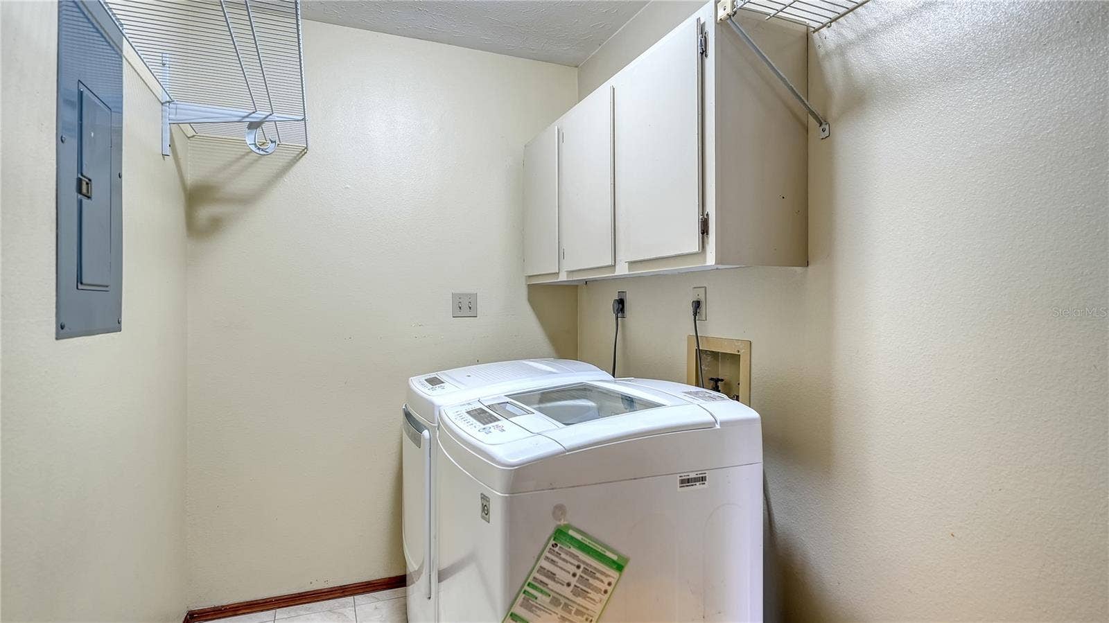 4842 + LOT 8 & 9 NUTMEG AVENUE, Sarasota, FL 34231 Large Laundry Room