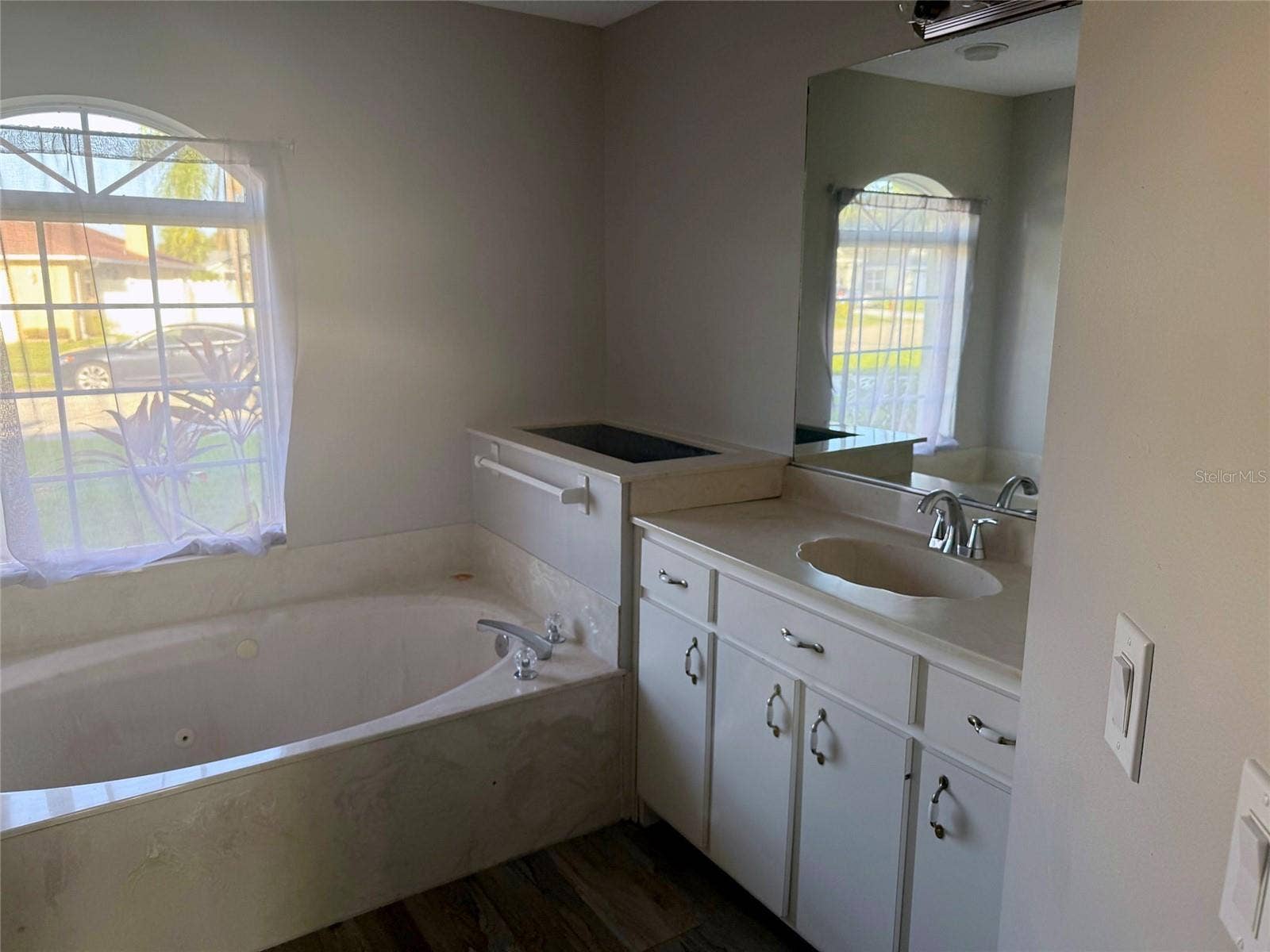 5909 41ST STREET E, Bradenton, FL 34203 5909 41ST STREET E, Bradenton, FL 34203