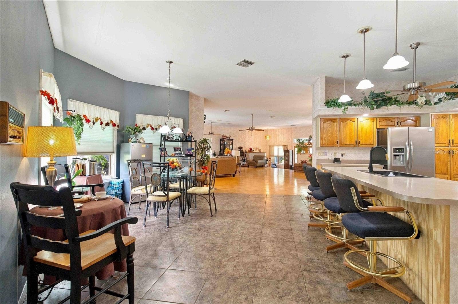 Kitchen/ Dinette Combo