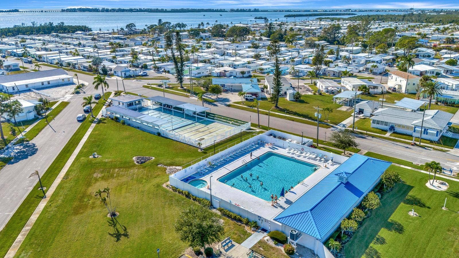 60 4TH STREET, Bradenton, FL 34210 Paradise pool and clubhouse