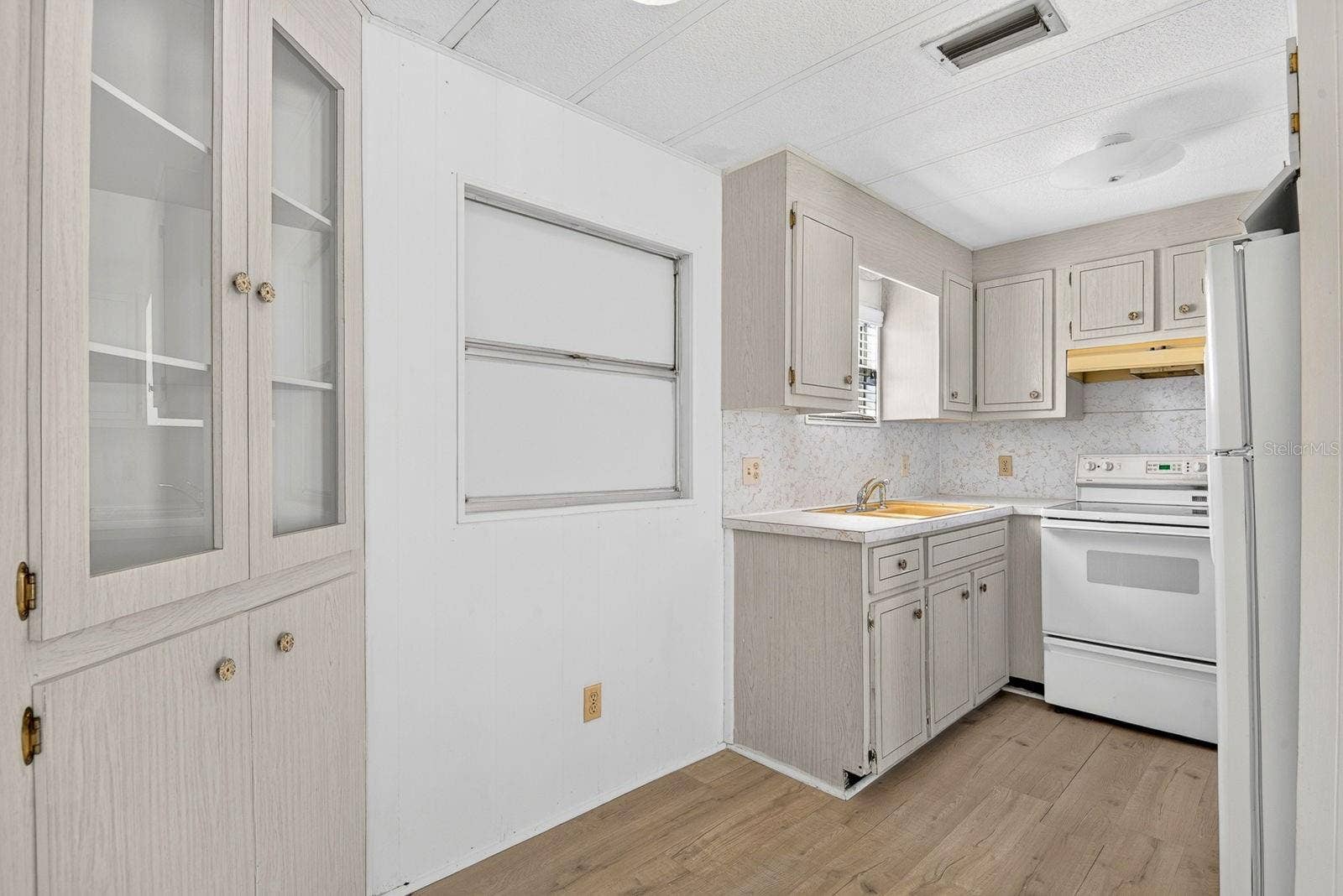 60 4TH STREET, Bradenton, FL 34210 Dining/kitchen combo featuring built in cabinet