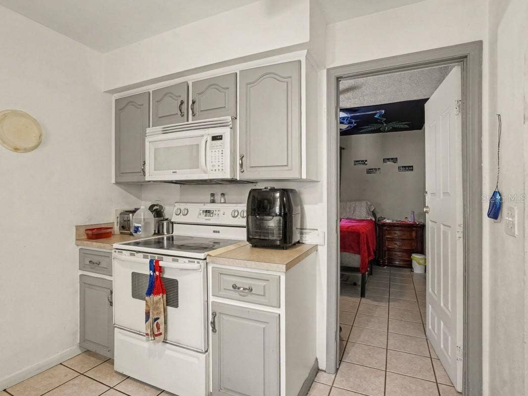 6313 SWEETWATER DRIVE E, Lakeland, FL 33811 6313 SWEETWATER DRIVE E, Lakeland, FL 33811