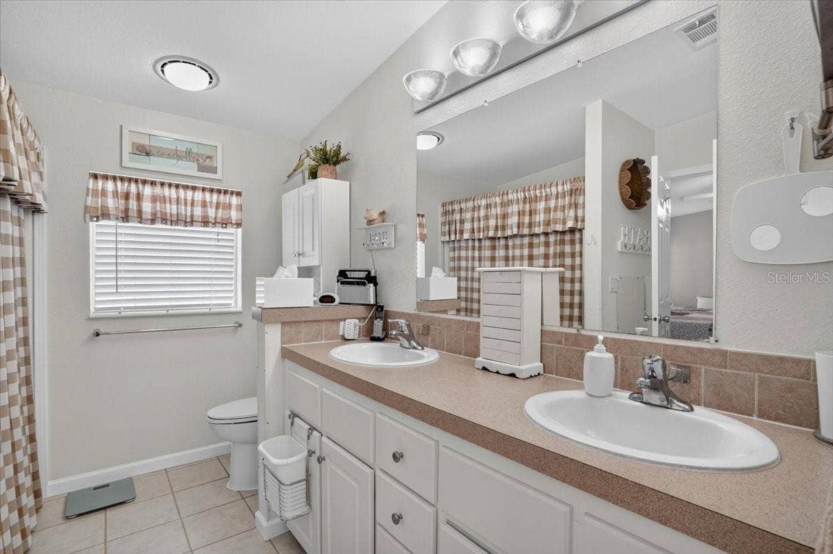 Primary Bath has Dual Sinks