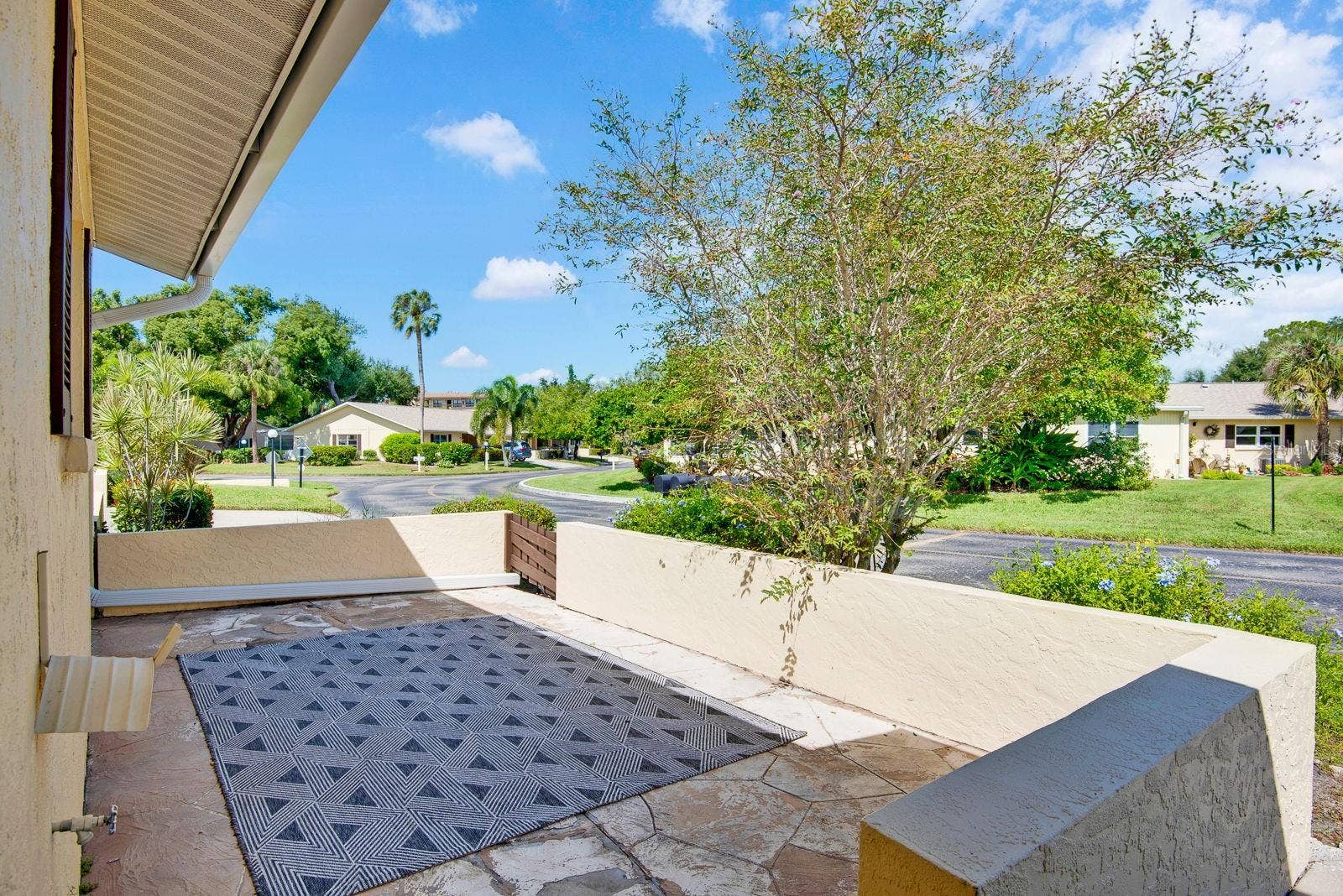 390 301 BOULEVARD W, #10C, Bradenton, FL 34205 Charming Front Patio-Imagine The Possibilities!