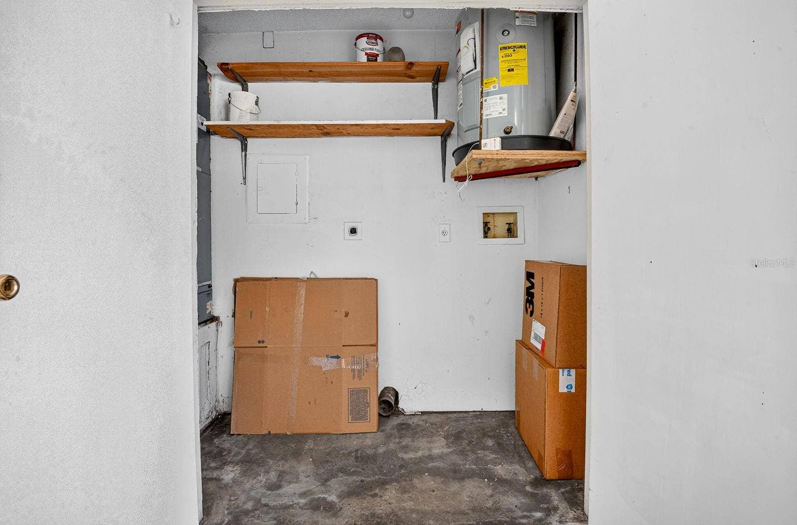 390 301 BOULEVARD W, #10C, Bradenton, FL 34205 Convenient Laundry/Utility off Carport
