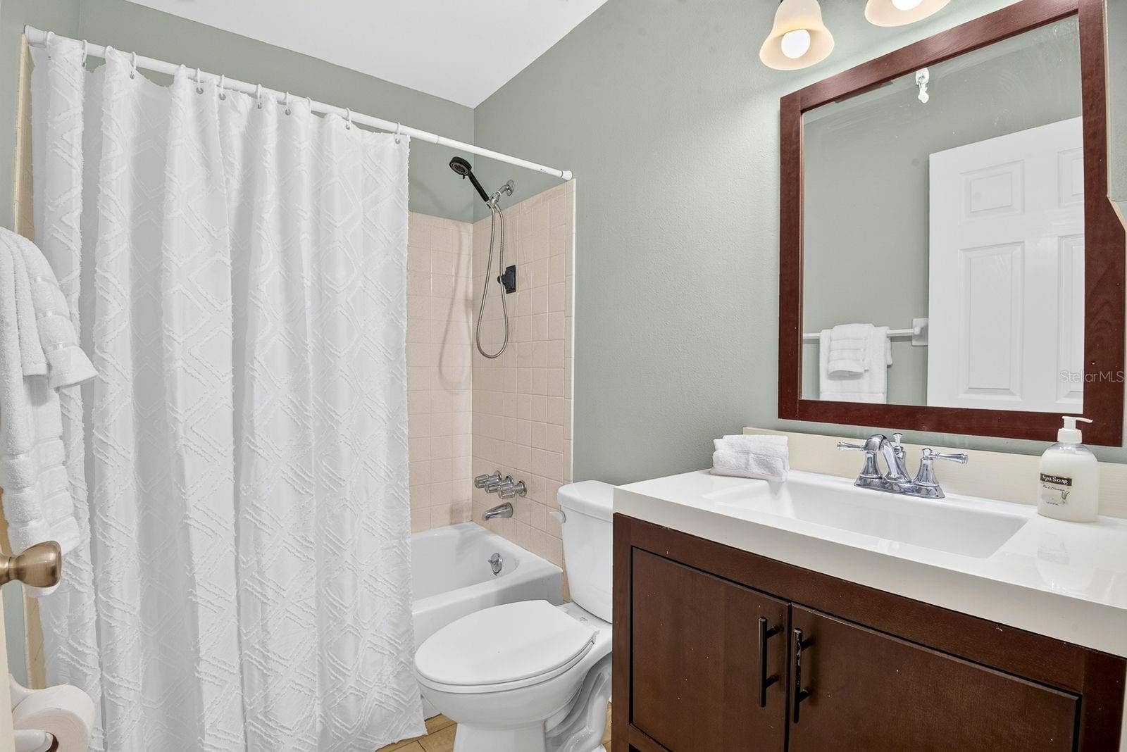 390 301 BOULEVARD W, #10C, Bradenton, FL 34205 Guest Bath