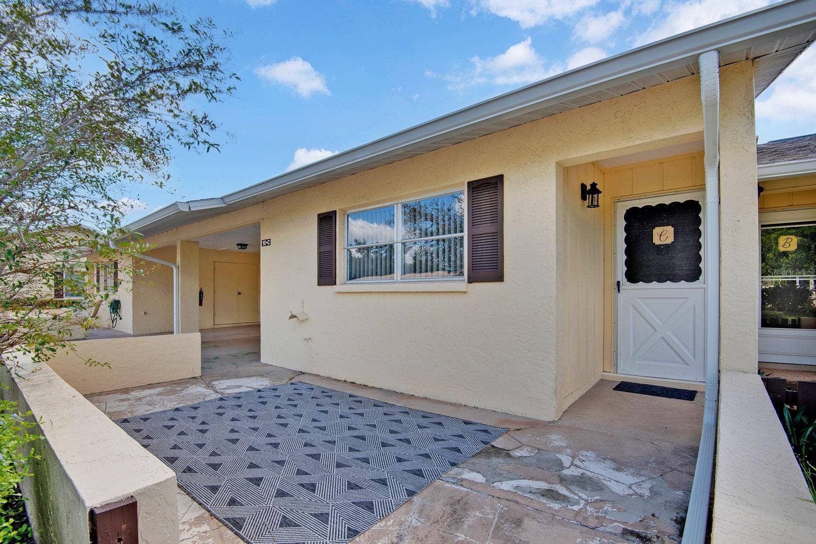 390 301 BOULEVARD W, #10C, Bradenton, FL 34205 Welcome Home