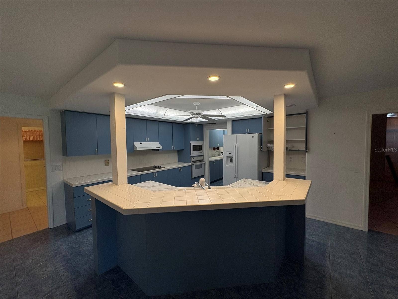4328 COUNTRY CLUB BOULEVARD, Cape Coral, FL 33904 Kitchen