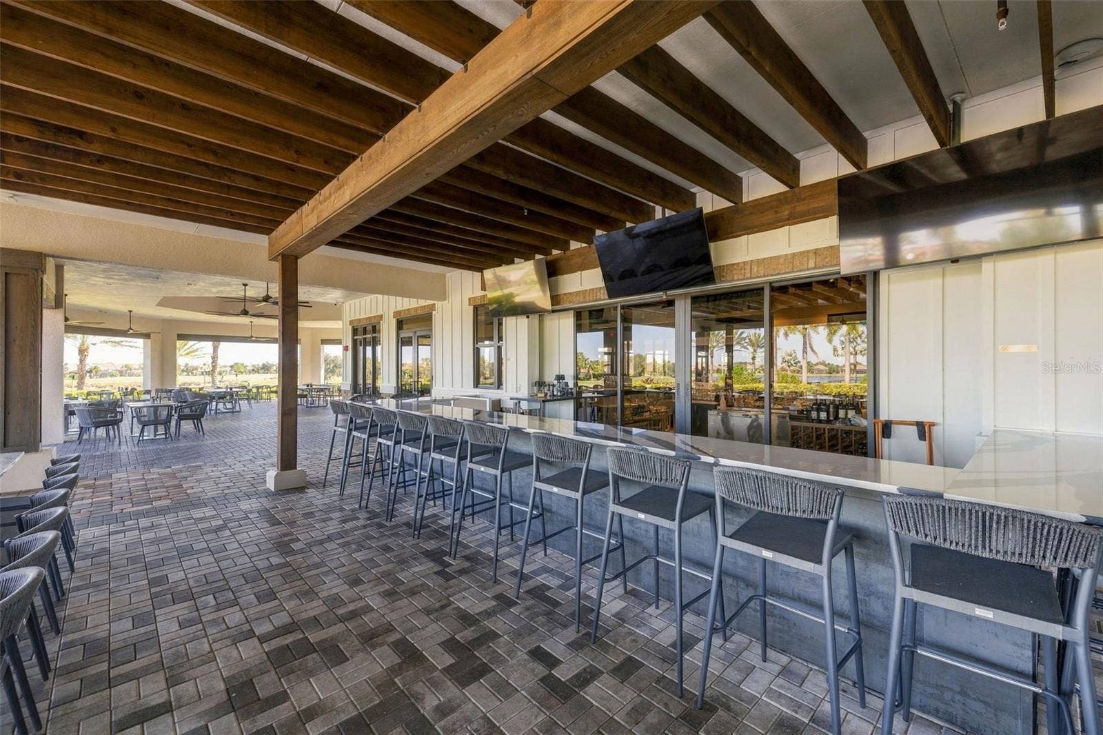 4723 BENITO COURT, Bradenton, FL 34211 Finally a bar on the outside!