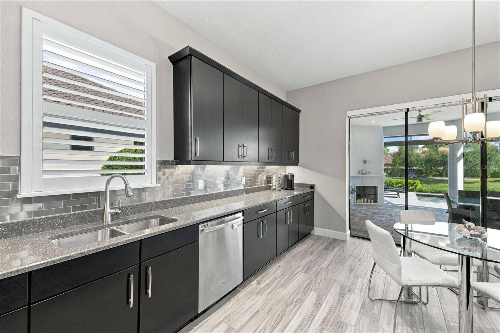 4723 BENITO COURT, Bradenton, FL 34211 Plenty of counter spcae
