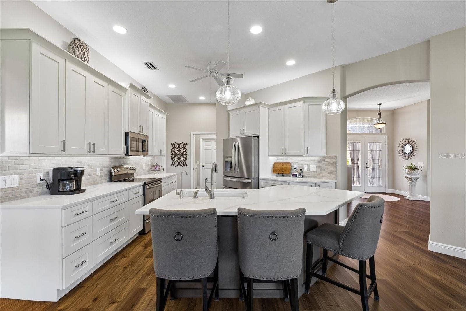 9921 LAUREL VALLEY AVENUE CIRCLE, Bradenton, FL 34202 Fully remodeled Kitchen
