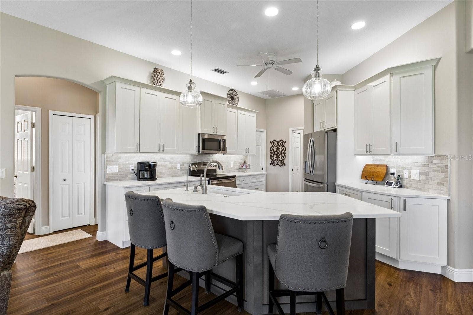 9921 LAUREL VALLEY AVENUE CIRCLE, Bradenton, FL 34202 9921 LAUREL VALLEY AVENUE CIRCLE, Bradenton, FL 34202